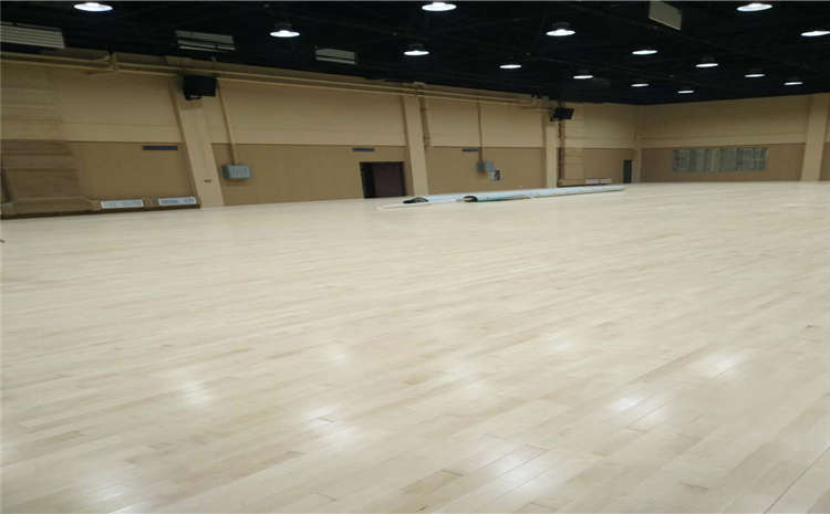 學(xué)?；@球場(chǎng)實(shí)木地板市場(chǎng)價(jià)格表