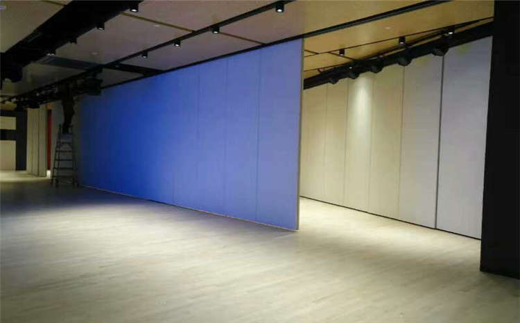 20厚風(fēng)雨操場(chǎng)地板一平米價(jià)格