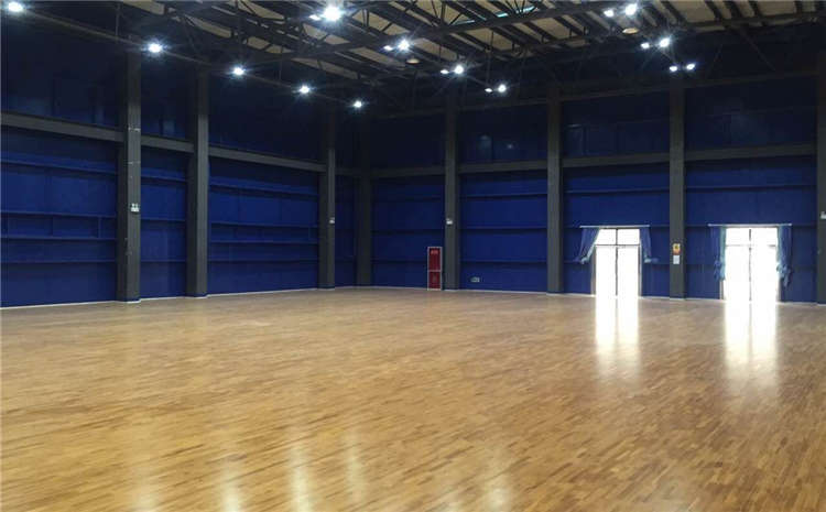 拼接板籃球場實木地板哪個品牌好？