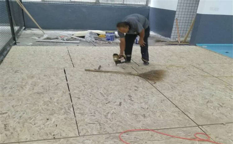 五角楓風(fēng)雨操場地板翻新施工