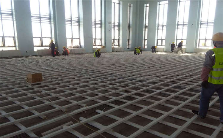 柞木體育館木地板多少錢一平米？