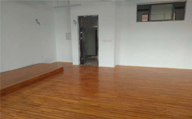 松木運(yùn)動(dòng)籃球地板安裝工藝