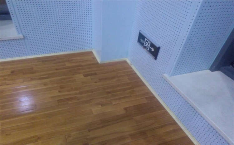 橡膠木風(fēng)雨操場地板廠家哪家好？