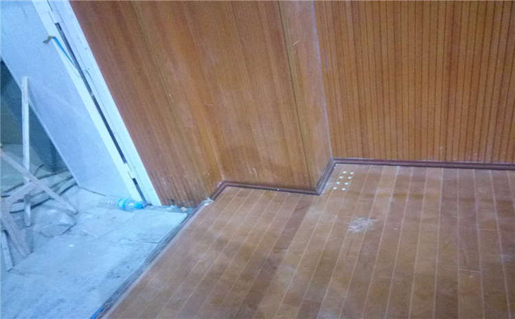 24厚籃球運(yùn)動(dòng)地板怎么維修？