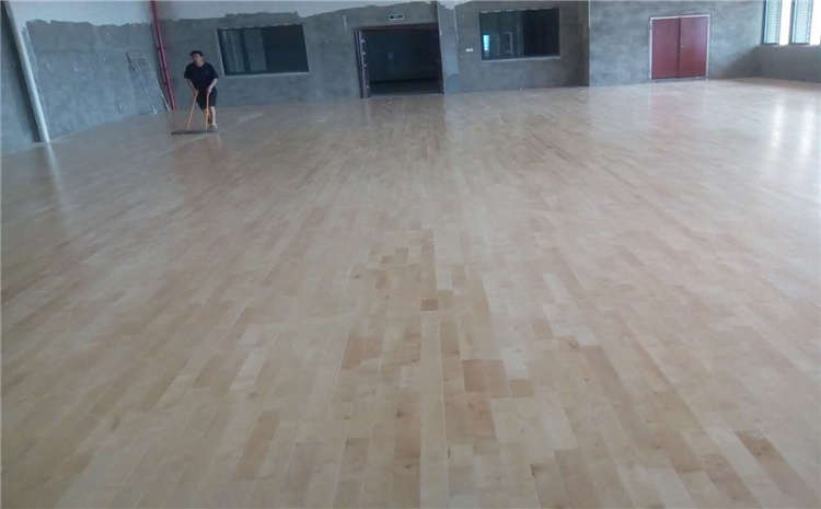 24厚風雨操場運動地板生產(chǎn)廠**