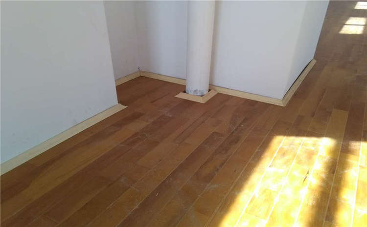 學?；@球館木地板多少錢一平米？