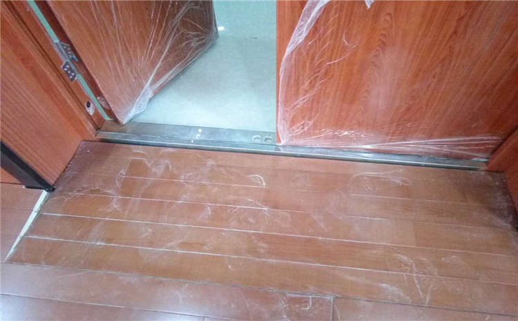 學(xué)校乒乓球館木地板**是多少錢？