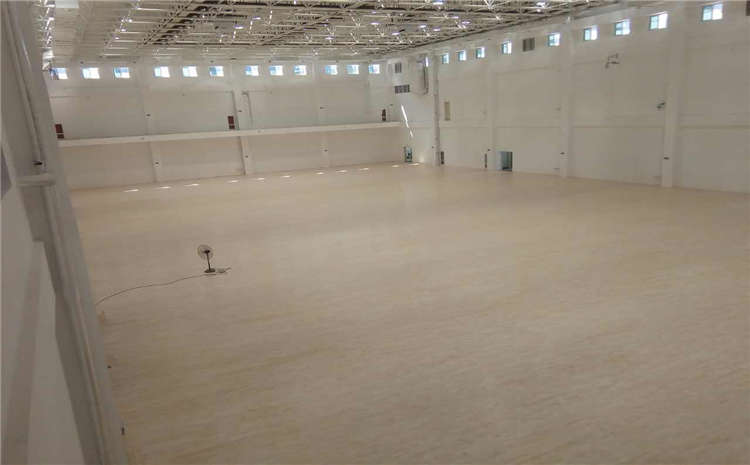 五角楓風(fēng)雨操場運動地板規(guī)格