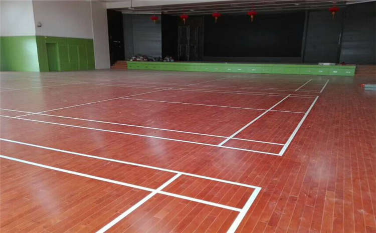 五角楓運(yùn)動(dòng)體育地板多少錢一平米？