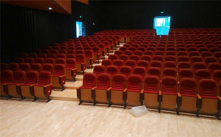 秋天運(yùn)動(dòng)木地板養(yǎng)護(hù)