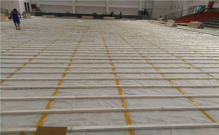 24厚運(yùn)動體育地板怎么翻新？