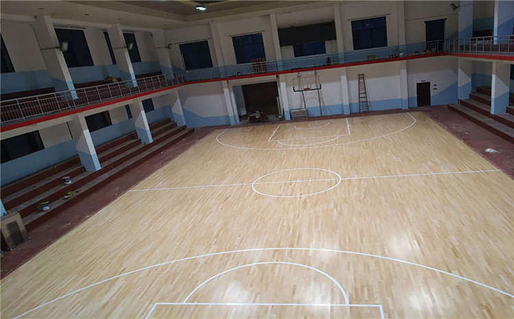 **的體育木地板廠**哪**好？