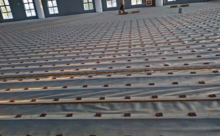 學(xué)校風(fēng)雨操場(chǎng)地板一般多少錢(qián)？