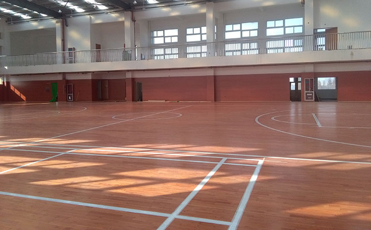 松木風(fēng)雨操場(chǎng)地板哪個(gè)品牌好？