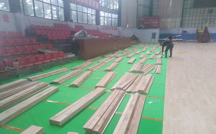 指接板運動體育地板多少錢一平米？