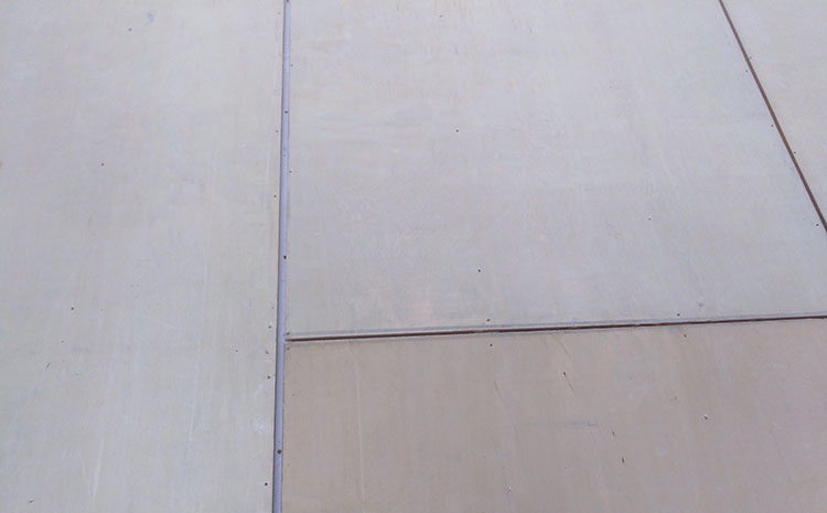 柞木體育館木地板多少錢一平米？