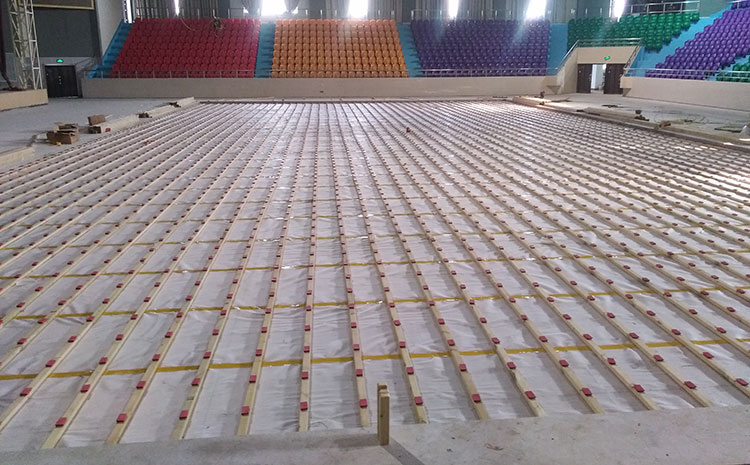 松木籃球運(yùn)動地板造價是的多少？