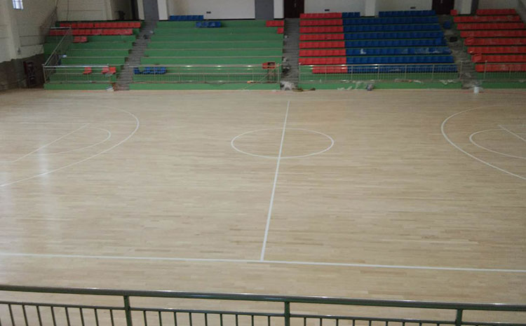 專(zhuān)業(yè)的木地板籃球場(chǎng)造價(jià)是的多少？