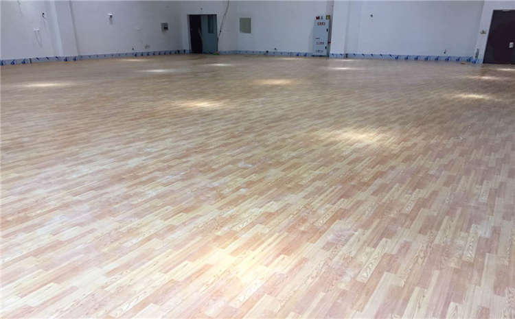 楓木木地板籃球場(chǎng)一般多少錢？