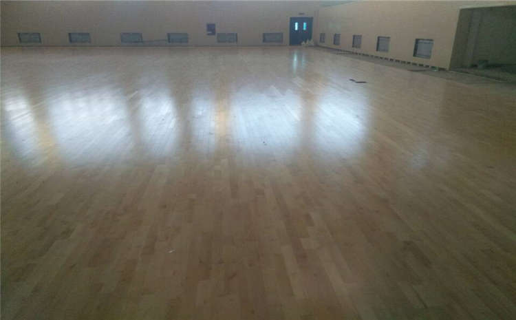 24mm厚羽毛球館木地板造價(jià)