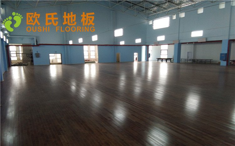 湖南吉**溶江小區(qū)健身中心木地板圖片