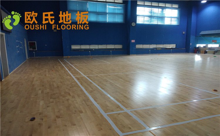 廣西省南寧市**大道111號(hào)羽毛球館木地板