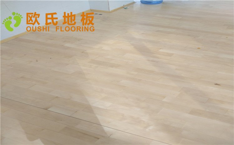 云南省紅河州個舊市綠春小學(xué)體育館木地板項(xiàng)目——?dú)W氏實(shí)木運(yùn)動地板