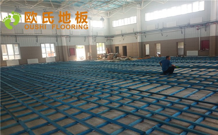 新疆克拉瑪依市獨(dú)山子虹園小區(qū)體育館木地板項(xiàng)目——?dú)W氏實(shí)木運(yùn)動地板