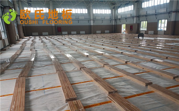 新疆克拉瑪依市獨(dú)山子虹園小區(qū)體育館木地板項(xiàng)目——?dú)W氏實(shí)木運(yùn)動地板