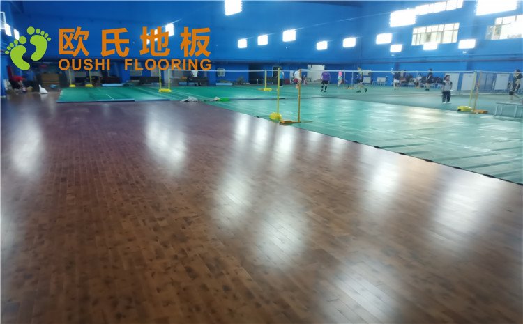 烏魯木齊北京北路東風(fēng)花苑小區(qū)個(gè)人羽毛球館木地板項(xiàng)目—?dú)W氏實(shí)木運(yùn)動(dòng)地板