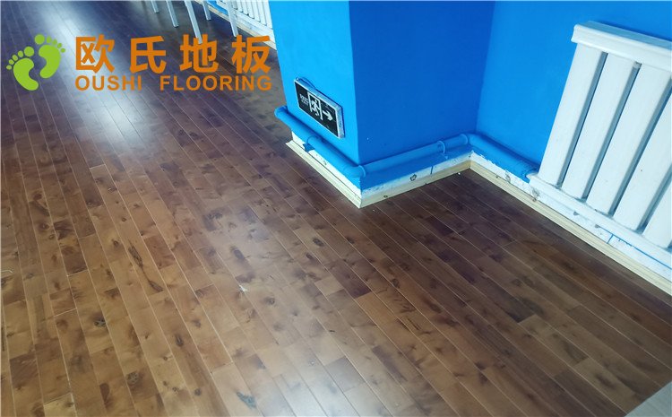 烏魯木齊北京北路東風(fēng)花苑小區(qū)個(gè)人羽毛球館木地板項(xiàng)目—?dú)W氏實(shí)木運(yùn)動(dòng)地板